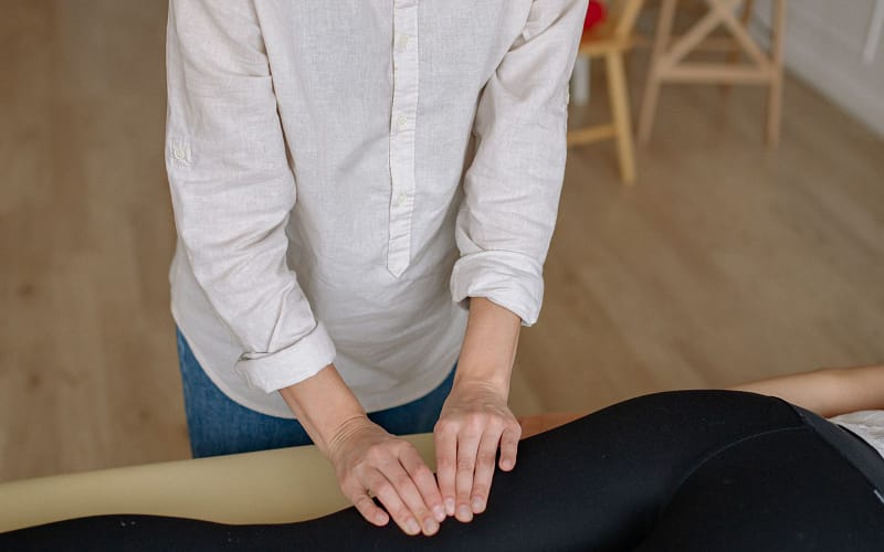 Reflexologia, drenagem ou massagem: qual escolher